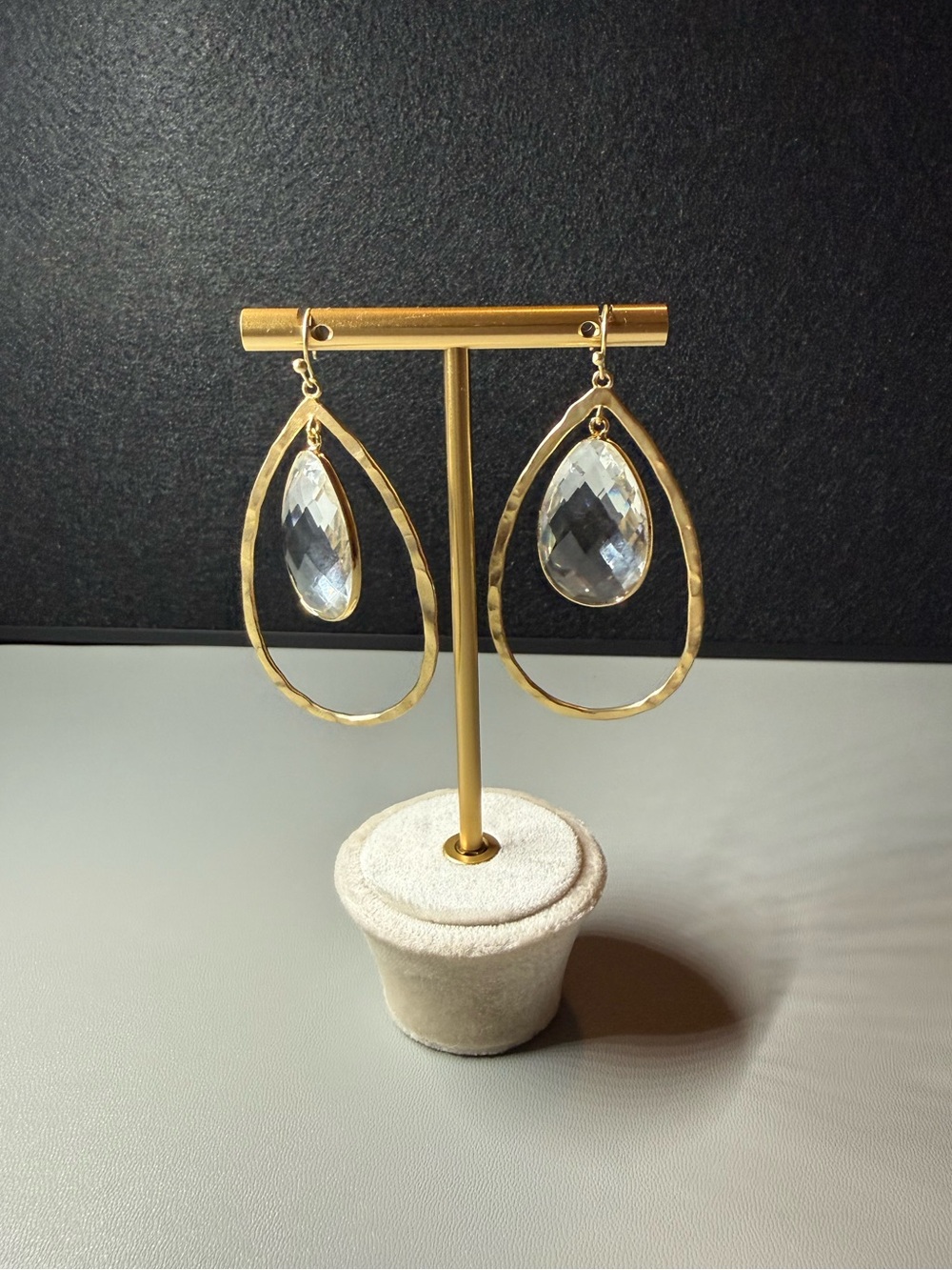 Gold Tone Hammered Teardrop Crystal Statement Earrings 🗽🖤